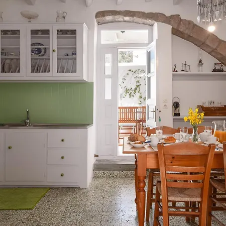 Hébergement de vacances Koulas House In Chora Center With Views *