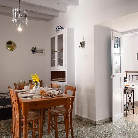 Hébergement de vacances Koulas House In Chora Center With Views *